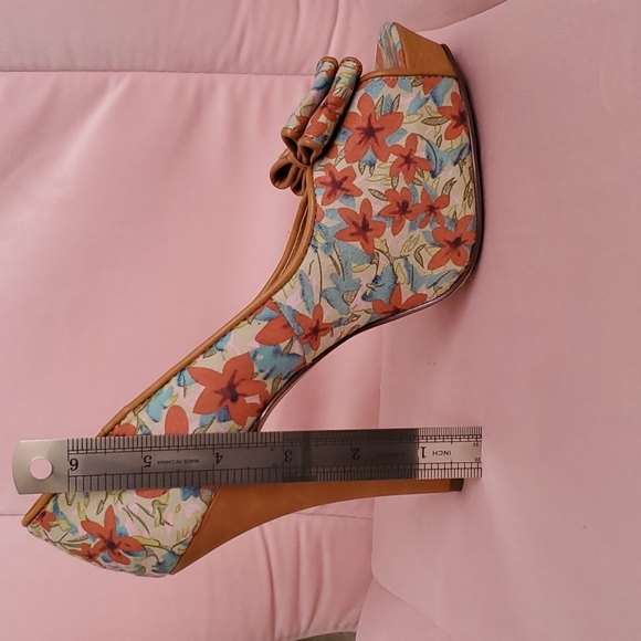 Steven Madden "Madden Girl" Size 7 Floral Fabric and Leather Heels NEW - Picture 8 of 13